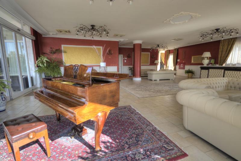 Hotel Madonna Delle Grazie Ceglie Messapica Bagian luar foto