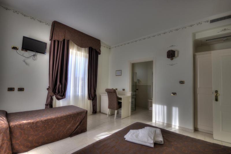 Hotel Madonna Delle Grazie Ceglie Messapica Bagian luar foto