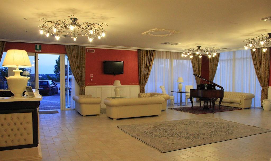 Hotel Madonna Delle Grazie Ceglie Messapica Bagian luar foto